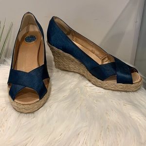 EUC Cover Girl Peep-Toe Espadrilles
Beautiful Blue